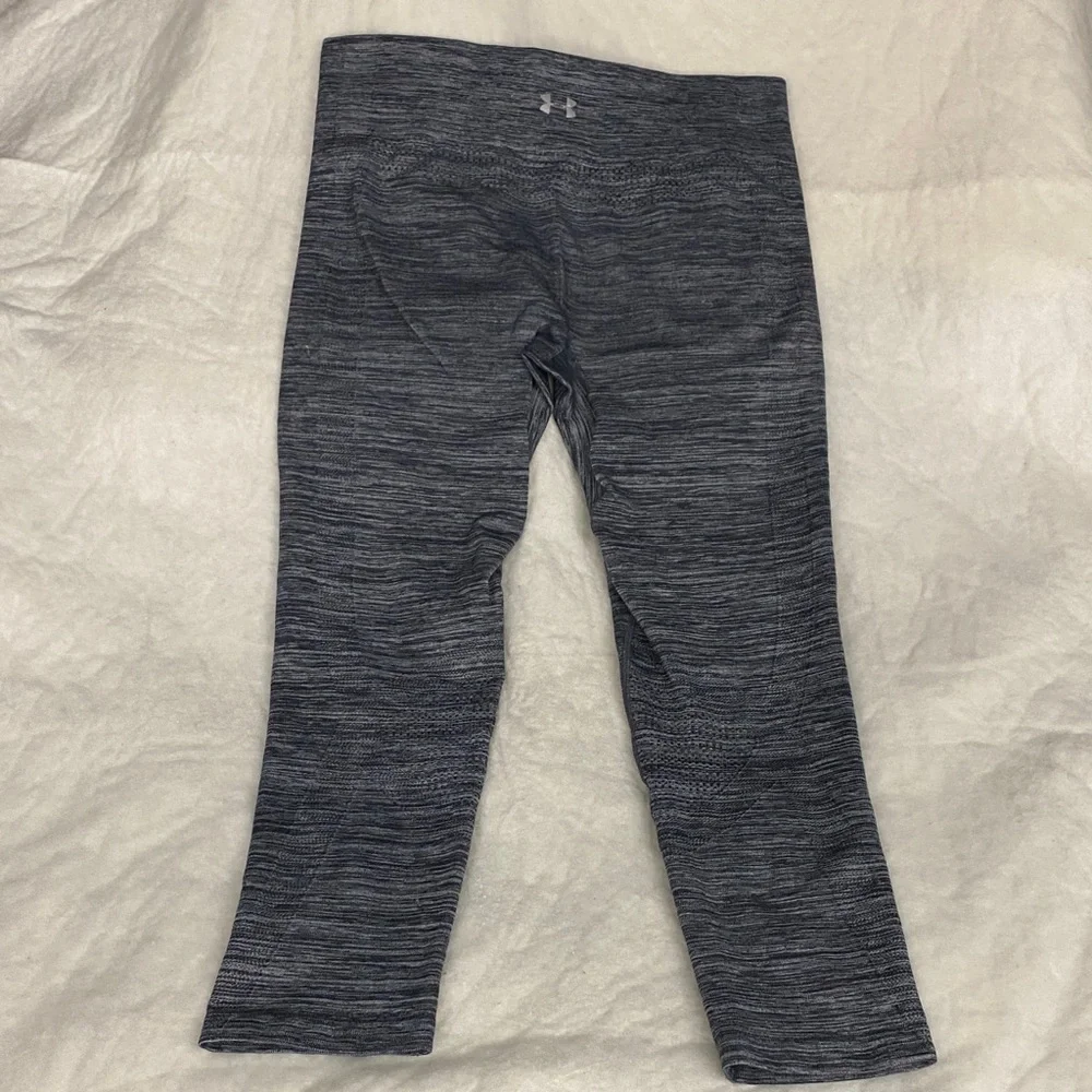 3/$20✨Under Armour Compression Heather Charcoal Grey Performance Leggings